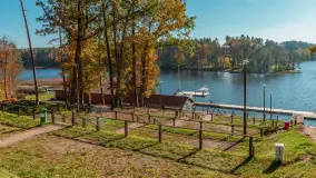 Jesień nad jeziorem Nidzkim, port i ośrodek Wodnik, Ruciane-Nida, październik 2025 r. - zdjęcie 23