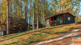 Jesień nad jeziorem Nidzkim, port i ośrodek Wodnik, Ruciane-Nida, październik 2025 r. - zdjęcie 15