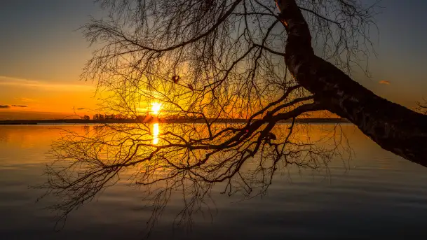 Zachód słońca nad jeziorem Niegocin, listopad 2025 r.