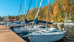 Jesienne kadry w porcie Pod Dębem, nad jeziorem Nidzkim, październik 2025 r. - zdjęcie 27