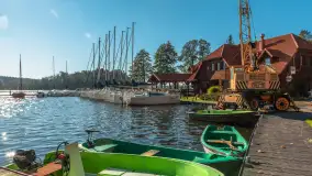 Jesienne kadry w porcie Pod Dębem, nad jeziorem Nidzkim, październik 2025 r. - zdjęcie 5