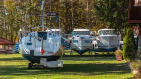 Jesienne kadry w porcie Pod Dębem, nad jeziorem Nidzkim, październik 2025 r. - zdjęcie 36