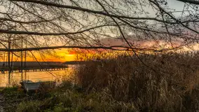 Zachód słońca nad jeziorem Bocznym w Rydzewie, listopad 2025 r. - zdjęcie 18