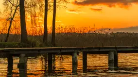 Zachód słońca nad jeziorem Bocznym w Rydzewie, listopad 2025 r. - zdjęcie 11