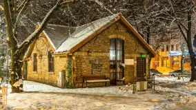 Nocne i zaśnieżone Giżycko, listopad 2025 r. - zdjęcie 12