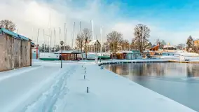 Zimowa sceneria w AZS Wilkasy nad Niegocinem, grudzień 2025 r. - zdjęcie 38