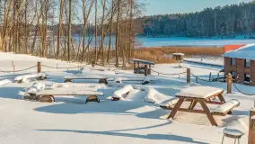 Wodnik nad jeziorem Nidzkim w zimowej scenerii, styczeń 2026 r. - zdjęcie 3