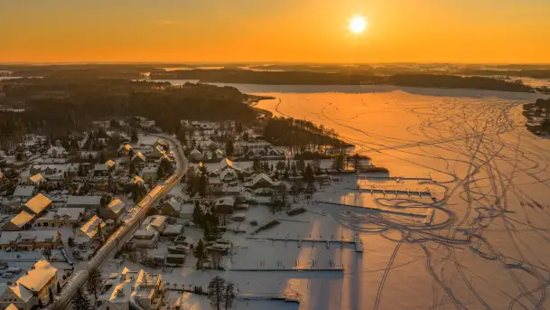 Zachód słońca nad jeziorem Bocznym z drona, styczeń 2026 r.