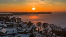 Zachód słońca nad jeziorem Śniardwy z drona, styczeń 2026 r.