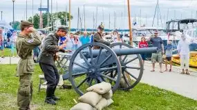 Oldtimery na wodzie w Giżycku: koncert, regaty i parada - zdjęcie 23