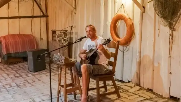 Zdjęcia: Bandik Władek Świeczkowski wystąpił w porcie Tło Dla Mew - zdjęcie 4