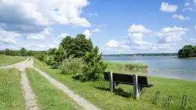 Zdjęcia: Malownicza i funkcjonalna plaża z czynu społecznego - zdjęcie 12