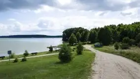 Zdjęcia: Malownicza i funkcjonalna plaża z czynu społecznego - zdjęcie 3