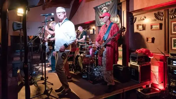 Zdjęcia: Mietek Folk porwał do tańca publiczność Albatrosa - zdjęcie 9