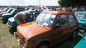 Zdjęcia:  Zlot "maluchów" w Giżycku. Nie ma klimy, ale jest klimat - zdjęcie 1