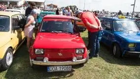 Zdjęcia:  Zlot "maluchów" w Giżycku. Nie ma klimy, ale jest klimat - zdjęcie 21