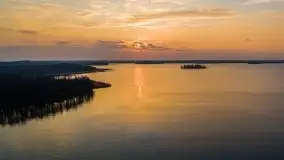 Marcowy zachód słońca nad jeziorem Dobskim - zdjęcie 1