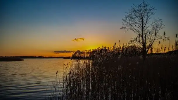 Jezioro Tałtowisko i kanał Grunwaldzki o zachodzie słońca