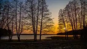 Złote jezioro Dejguny w kwietniowym słońcu - zdjęcie 29