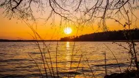 Złote jezioro Dejguny w kwietniowym słońcu - zdjęcie 37