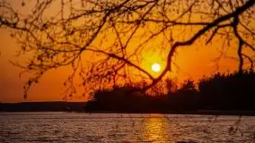 Złote jezioro Dejguny w kwietniowym słońcu - zdjęcie 43