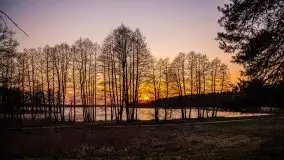 Złote jezioro Dejguny w kwietniowym słońcu - zdjęcie 57