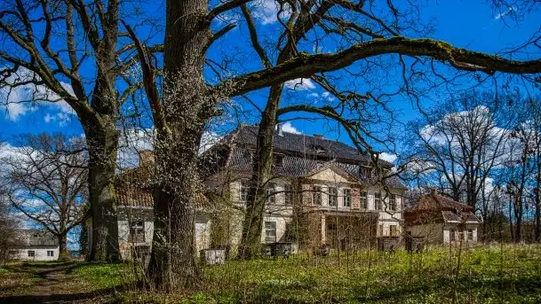 Pałac w Bęsi, na który rzucono klątwę - zdjęcie 2