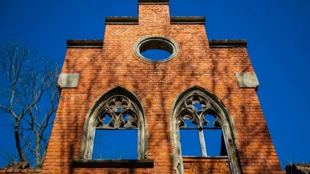 Zdjęcia: Pałac w Prośnie – monumentalna, romantyczna i tajemnicza ruina - zdjęcie 7