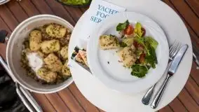 Zdjęcia: W Mikołajkach zamówisz posiłek z dostawą na jacht! - zdjęcie 2