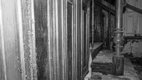 Cień historii sprzed kilkudziesięciu lat w jednym z pałacyków - zdjęcie 24