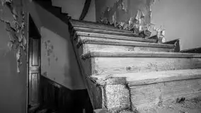 Cień historii sprzed kilkudziesięciu lat w jednym z pałacyków - zdjęcie 4