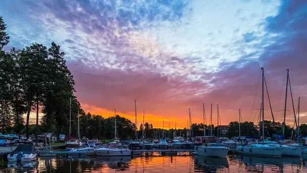 Wschód słońca w Stanicy Wodnej Stranda