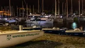 Port AZS Wilkasy skąpany w ciemnościach nocy - zdjęcie 42