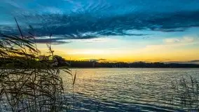 Zachód słońca widziany w zaroślach nad Niegocinem - zdjęcie 1