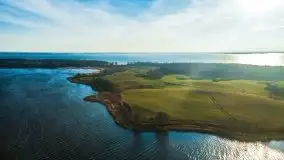 Jesienne jezioro Tuchlin z lotu mewy - zdjęcie 13