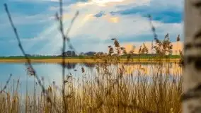 Kwietniowy deszczowy zachód słońca nad jeziorem Kruklin - zdjęcie 13