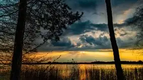 Kwietniowy deszczowy zachód słońca nad jeziorem Kruklin - zdjęcie 27