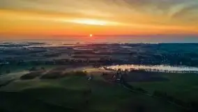 Wschód słońca z drona nad jeziorem Wojnowo - zdjęcie 7