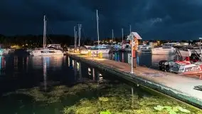 Nocne Mikołajki, Wioska Żeglarska i część promenady - zdjęcie 1