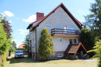 Dom na spokojnym osiedlu w Piszu blisko jeziora Mazury - zdjęcie 4