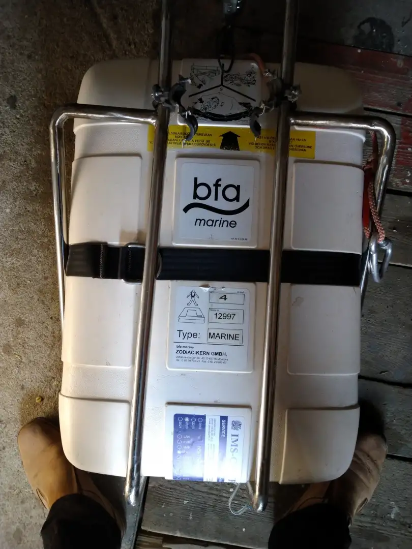 Sprzedam tratwe ratunkową 4 osoby