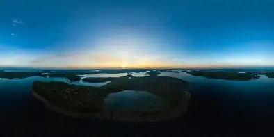 Zachód słońca nad jeziorem Kisajno, wyspa Duży Ostrów