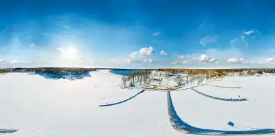 Zimowa wersja portu Stranda i jezioro Kisajno