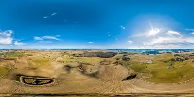 Mazurskie pola i łąki pod koniec lutego