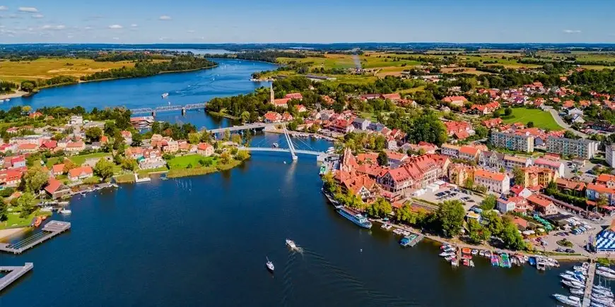 Dla lepszego wyniku - proste pytanie, Mikołajki leżą nad jeziorami?