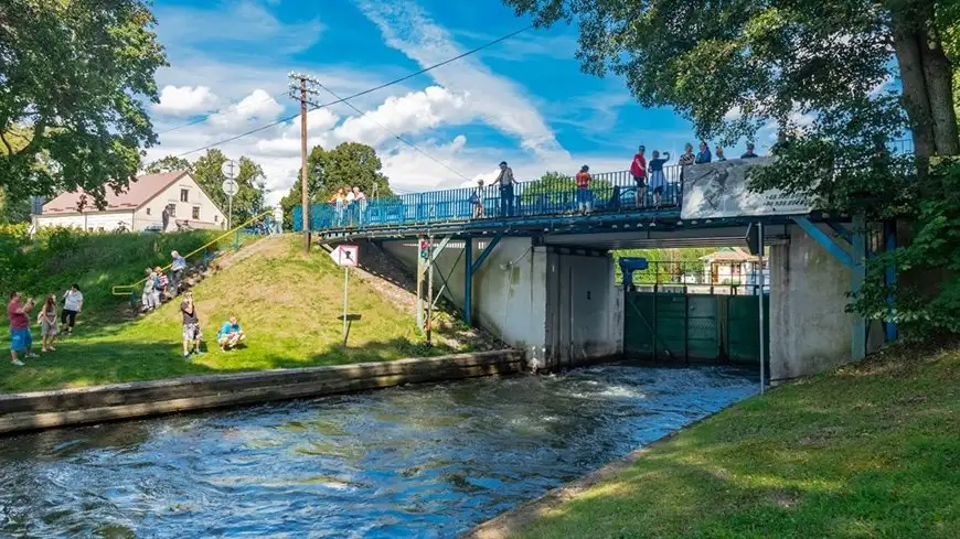 W tym miejscu turyści i żeglarze zawsze przystają na dłużej?