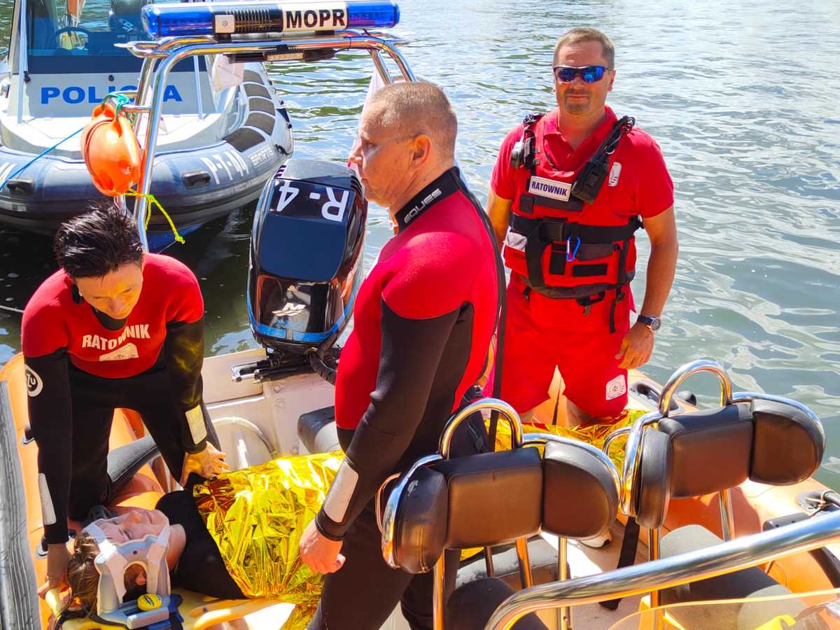 Łódź zatonęła na jeziorze Dargin. Trzy osoby znalazły się pod wodą